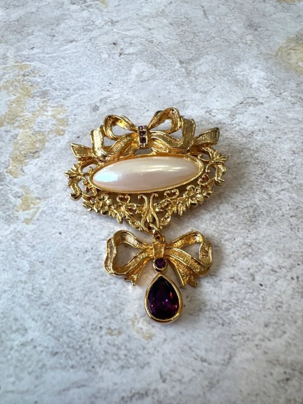 Avon Romantic Style Pin Gold Brooch with Purple Amethyst Stone Dangle